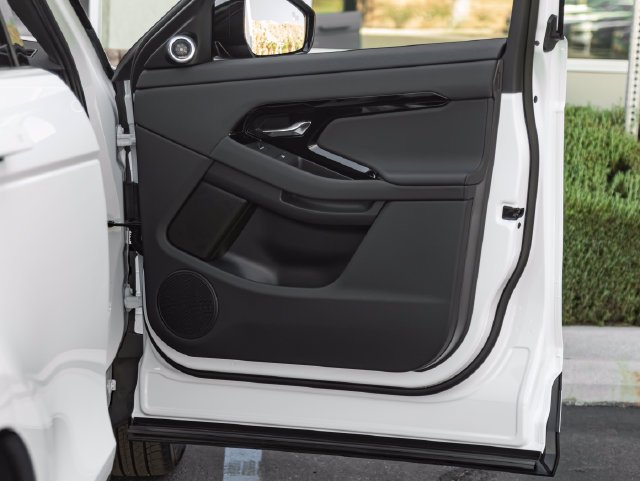 Used 2026 Fuji White Land Rover S image 33