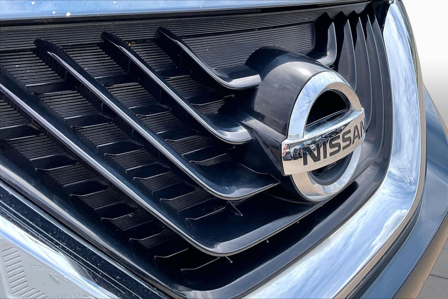 Used 2016 Arctic Blue Metallic Nissan SL image 30