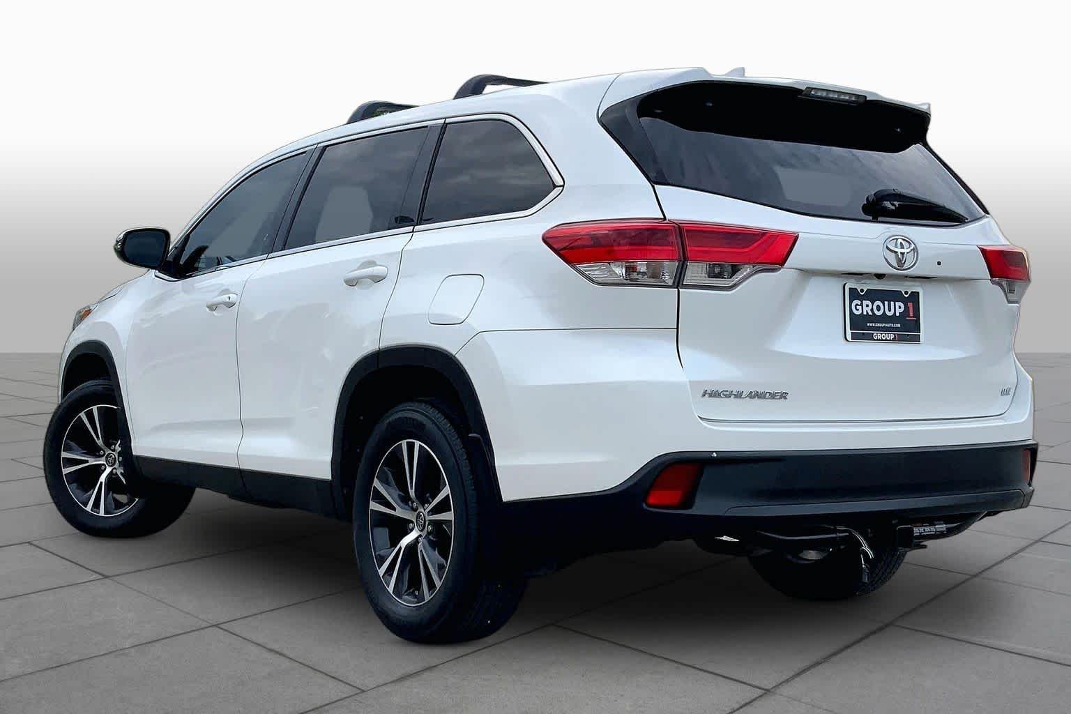Used 2019 Blizzard Pearl Toyota LE image 11