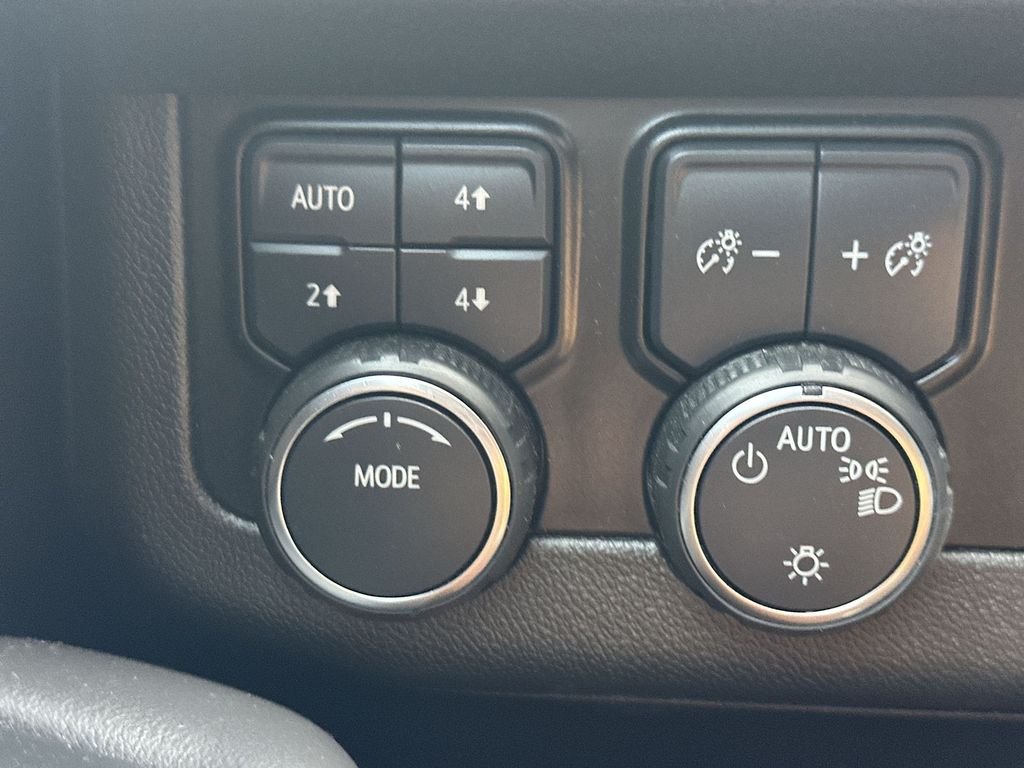 Used 2023 Summit White Chevrolet Z71 image 30