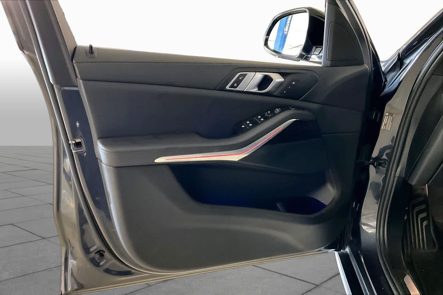Used 2019 Arctic Grey Metallic BMW xDrive40i image 40