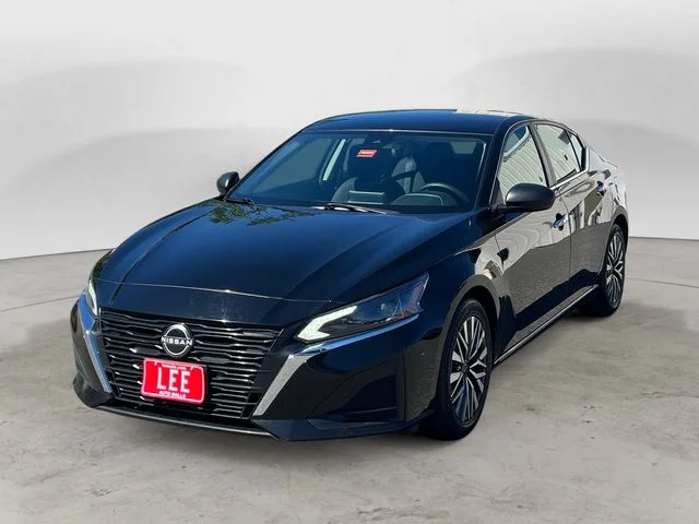 Used 2024 Super Black Nissan 2.5 SV image 1