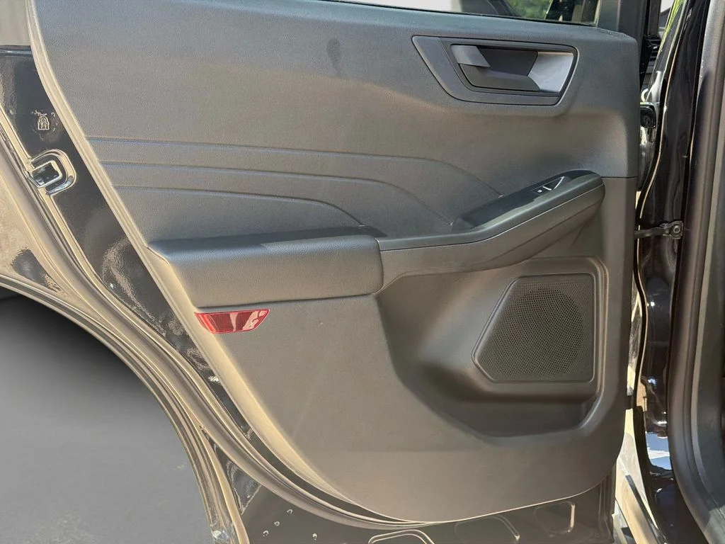 Used 2022 Agate Black Metallic Ford SE image 13