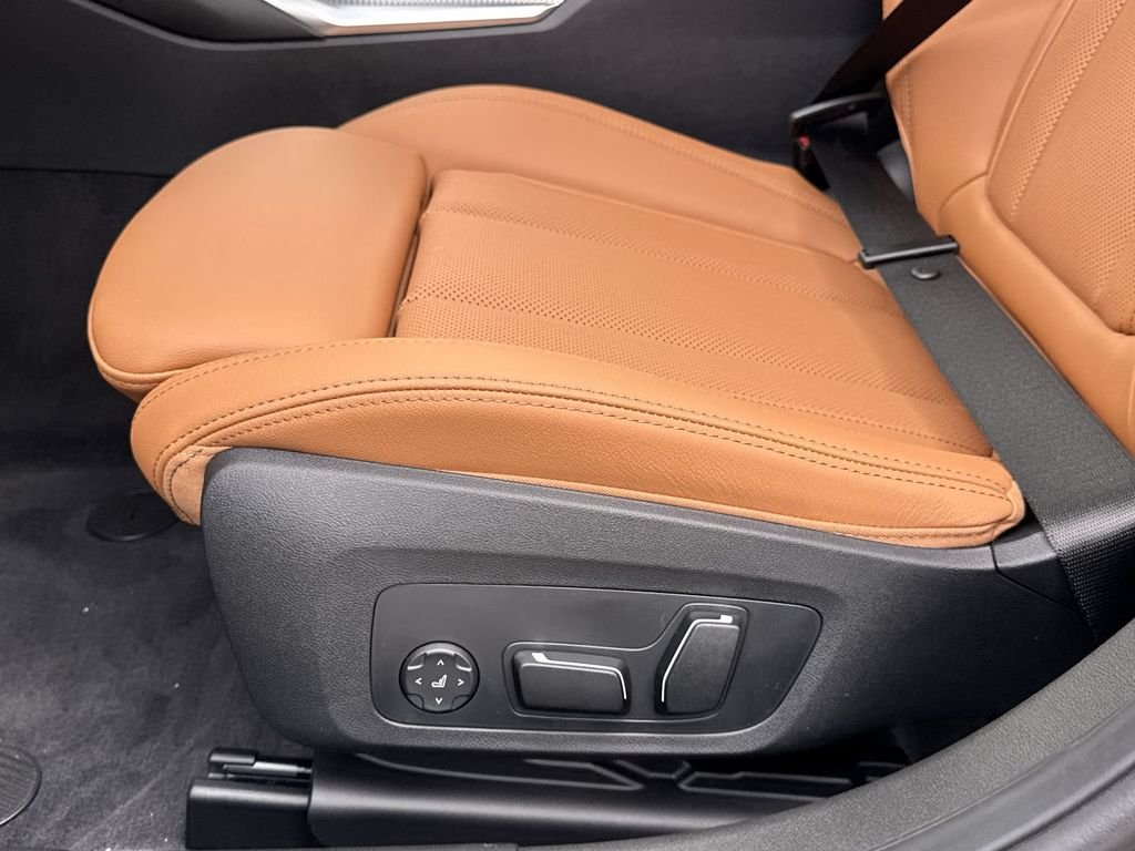 New 2026 Black Sapphire Metallic BMW 330i xDrive image 14