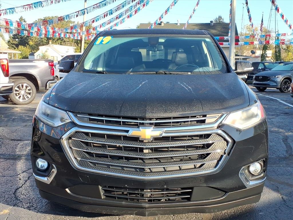 Used 2019 Chevrolet Traverse 3LT with VIN 1GNEVHKW3KJ143407 for sale in Knox, IN