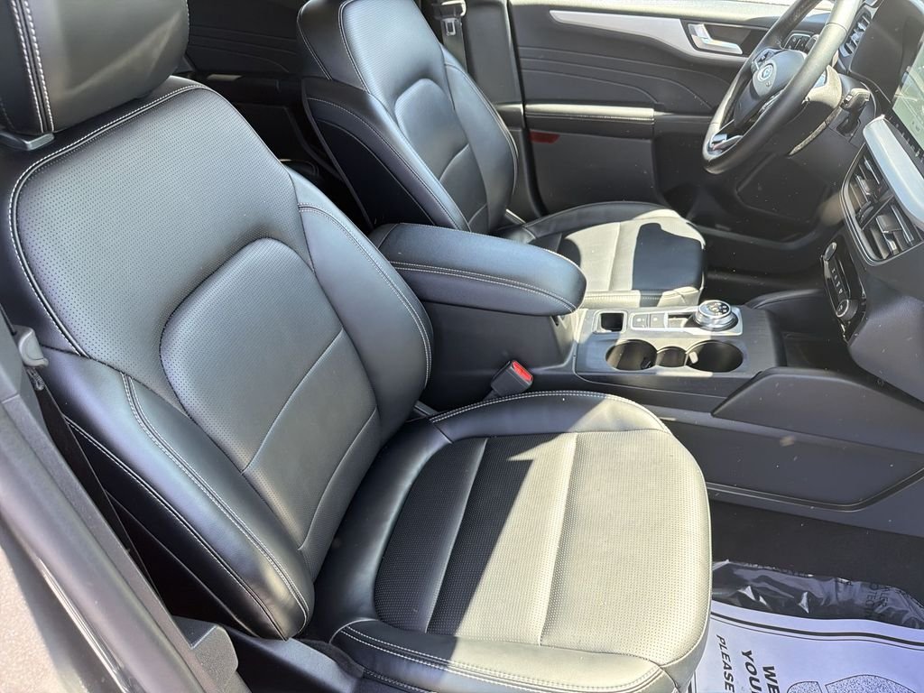 Used 2025  Ford Platinum image 30