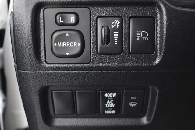Used 2022 White Toyota SR5 Premium image 33