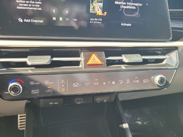 Used 2023 White Kia Wave image 25