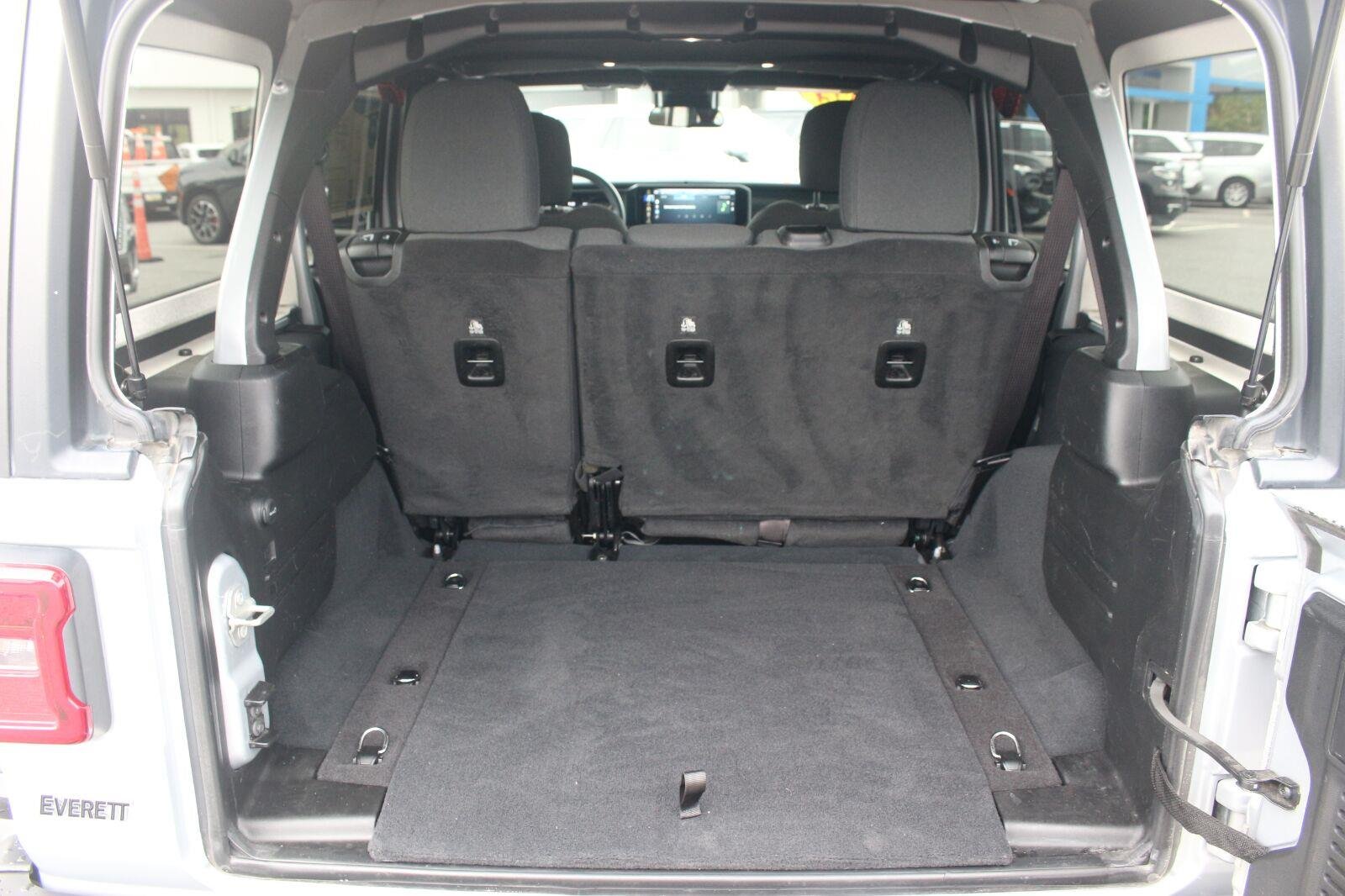 Used 2024 White Jeep Rubicon image 12