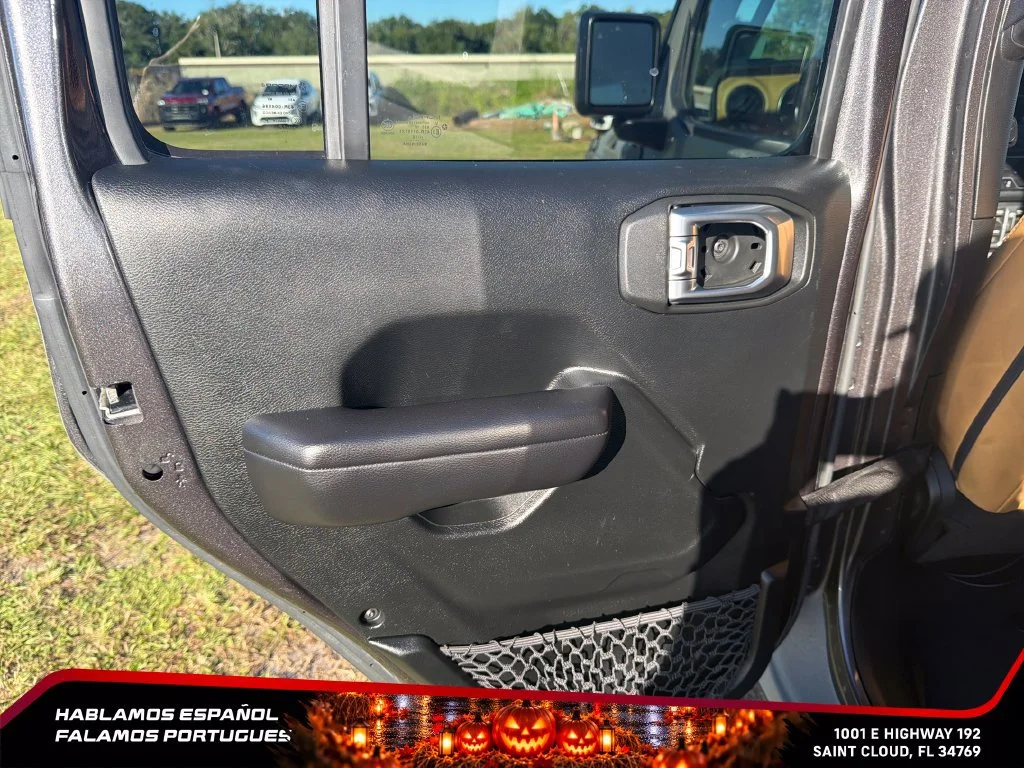 Used 2018  Jeep Sport S image 24