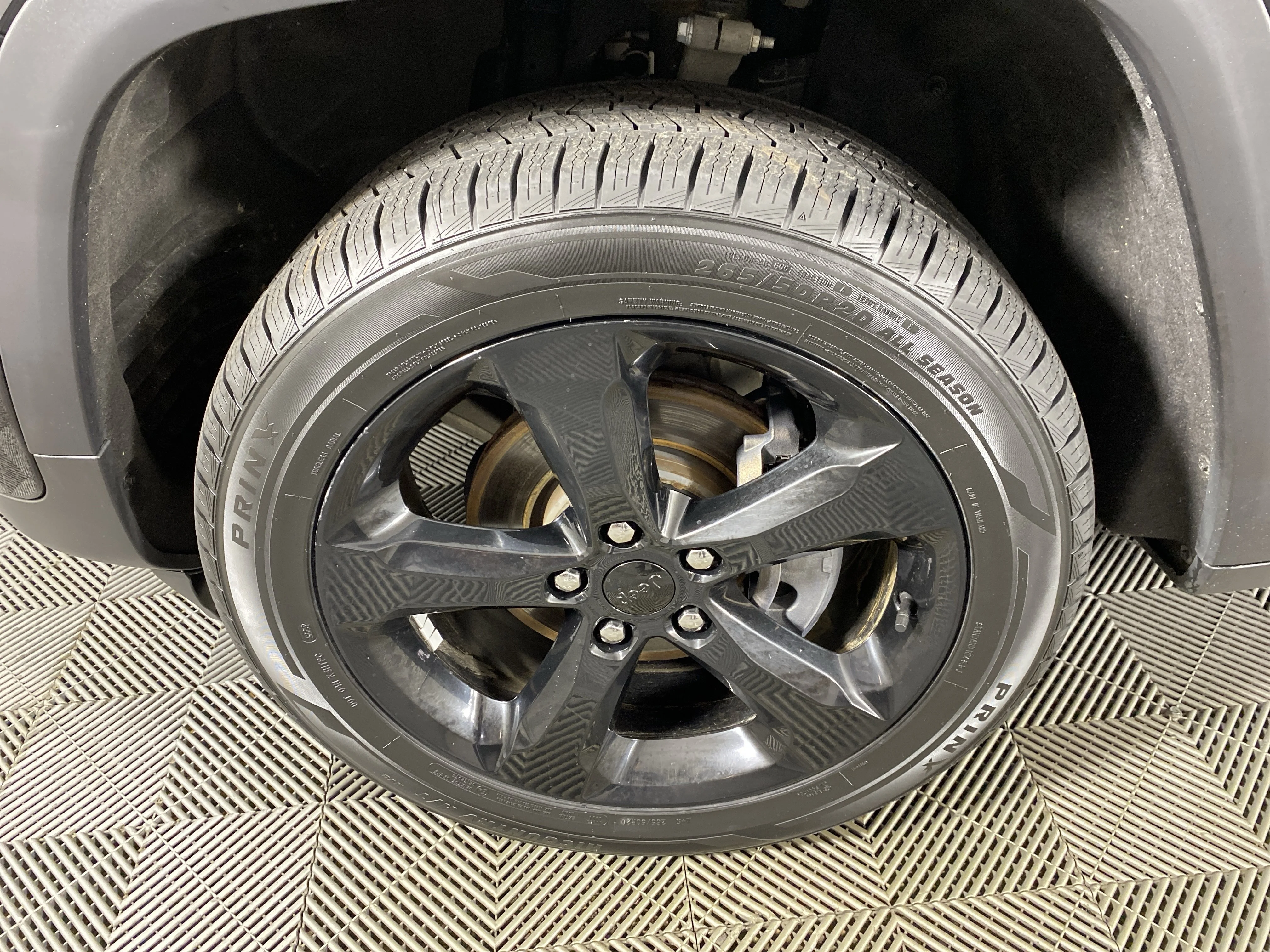 Used 2023 Diamond Black Crystal Pearlcoat Jeep Altitude image 13