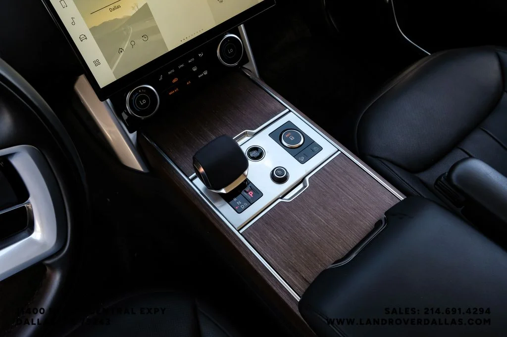 Used 2023 Grey Land Rover SE image 23