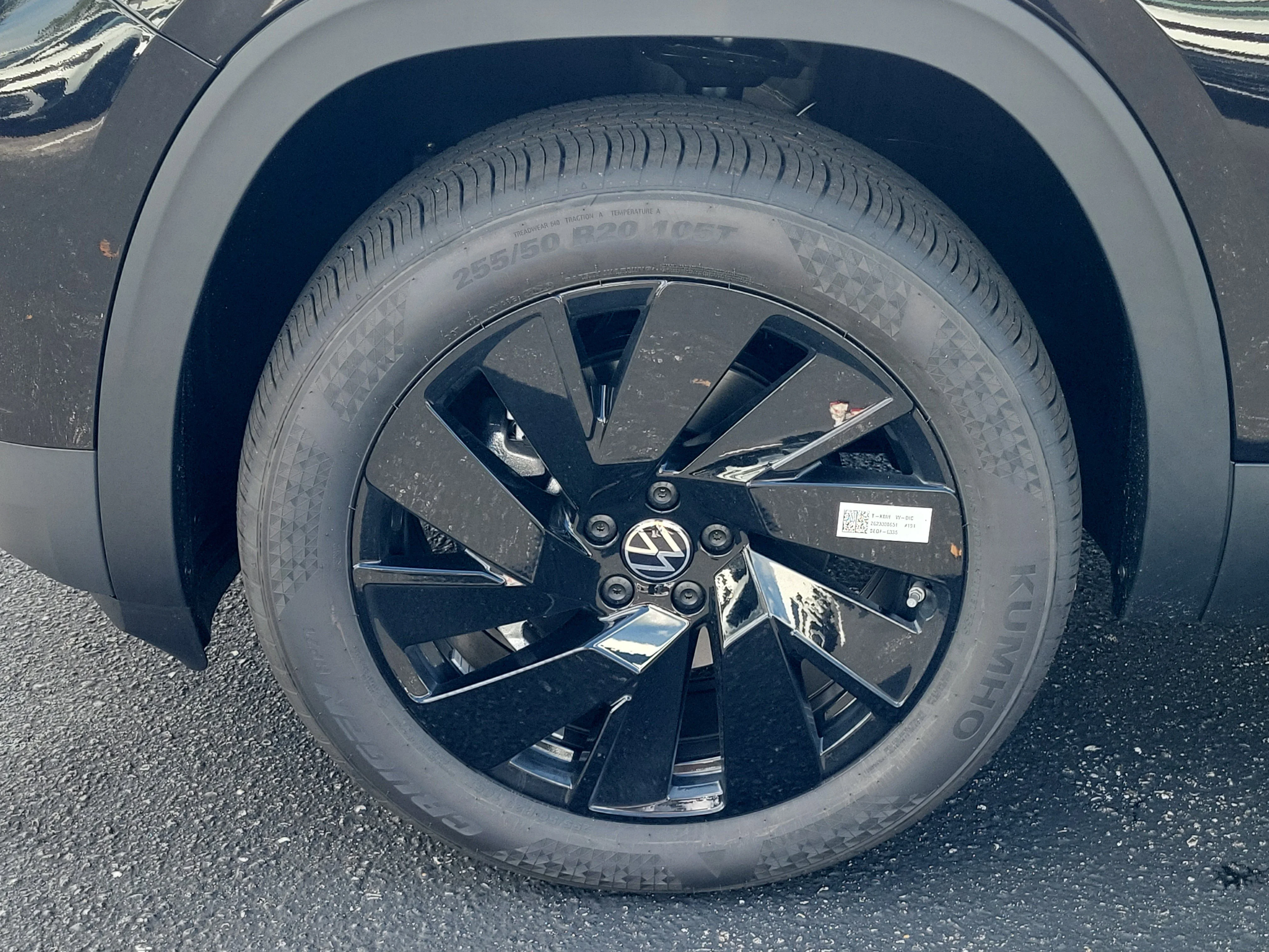 New 2026 Black Volkswagen SE w/Technology image 29