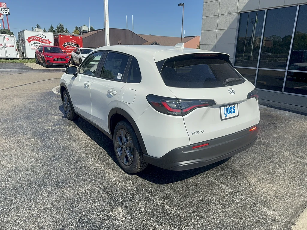 2027 Honda HR-V LX, photo 7 of 12