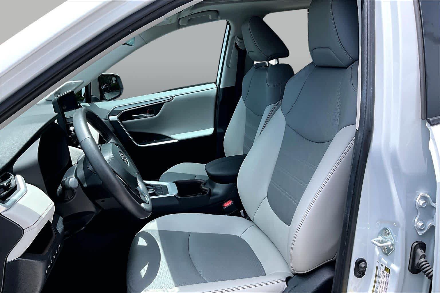 Used 2024 Wind Chill Pearl Toyota Hybrid Limited image 8