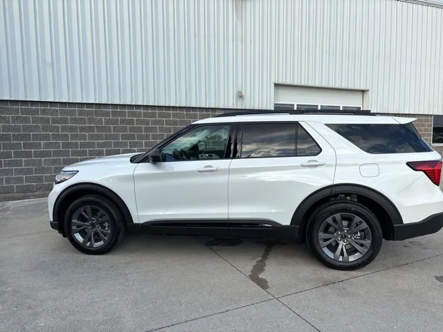New 2026 Star White Metallic Tri-Coat Ford Active image 9