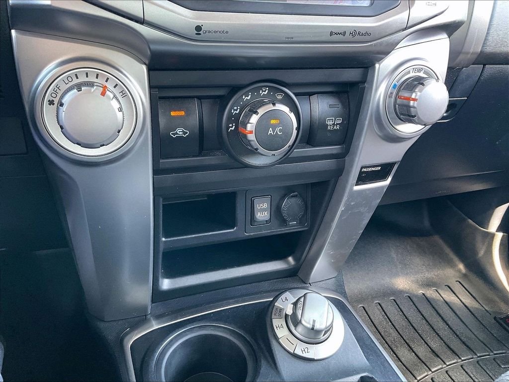Used 2017 Classic Silver Metallic Toyota SR5 image 25