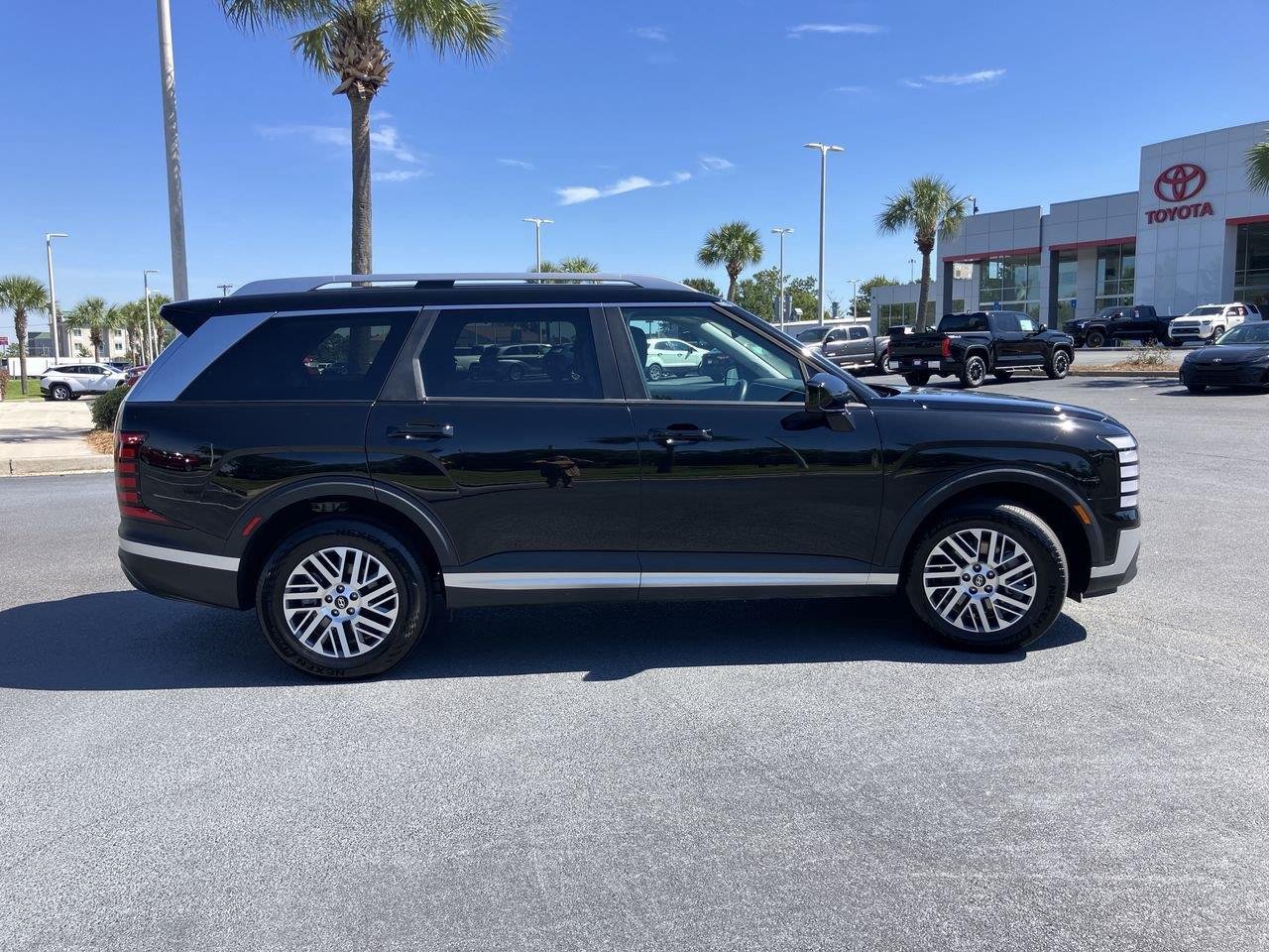 Used 2026 Black (Abyss Black Pearl) Hyundai SEL 7-Passenger image 6