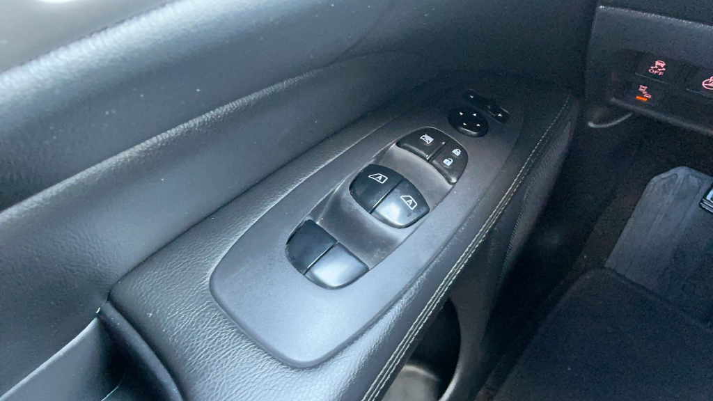 Used 2015 Cayenne Nissan Platinum image 13