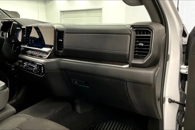 Used 2025 Summit White Chevrolet LT image 20