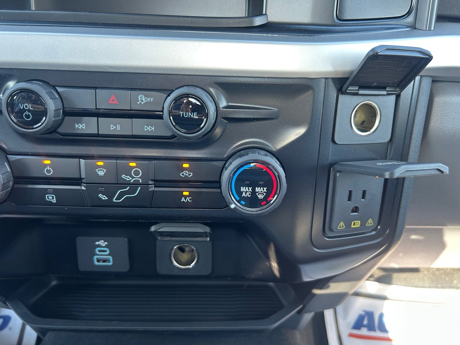 New 2026 Carbonized Gray Metallic Ford XLT image 17