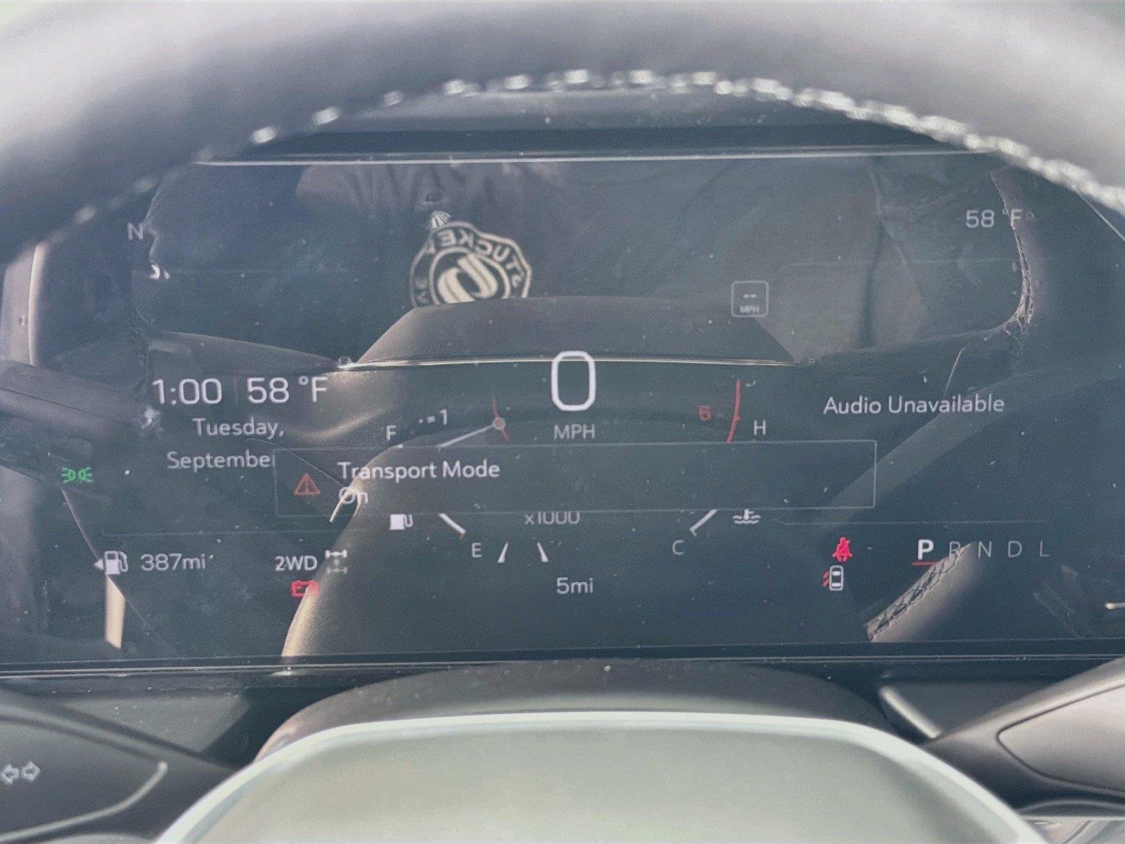 New 2027 Summit White GMC Elevation image 18