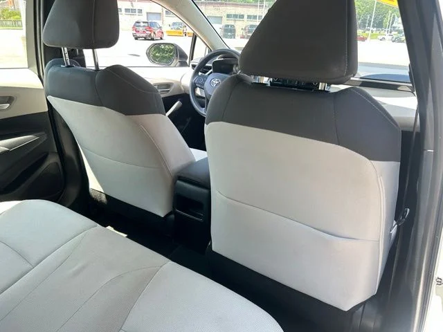 Used 2020 White Toyota LE image 30