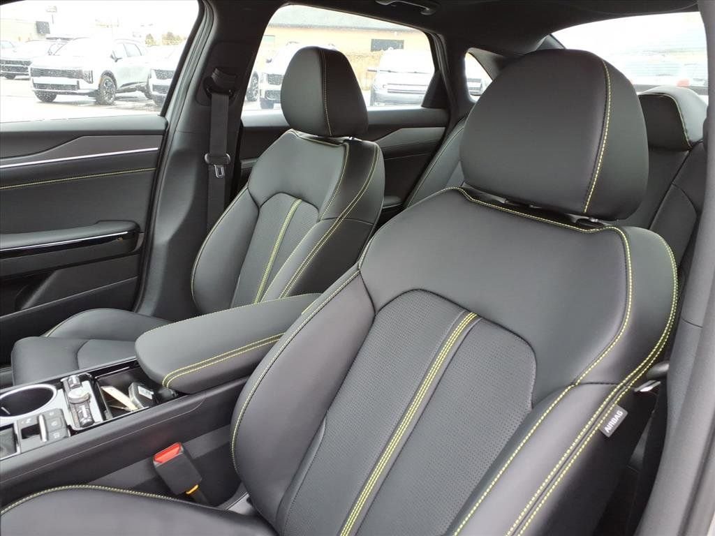 2026 Kia K5 GT - Photo 13