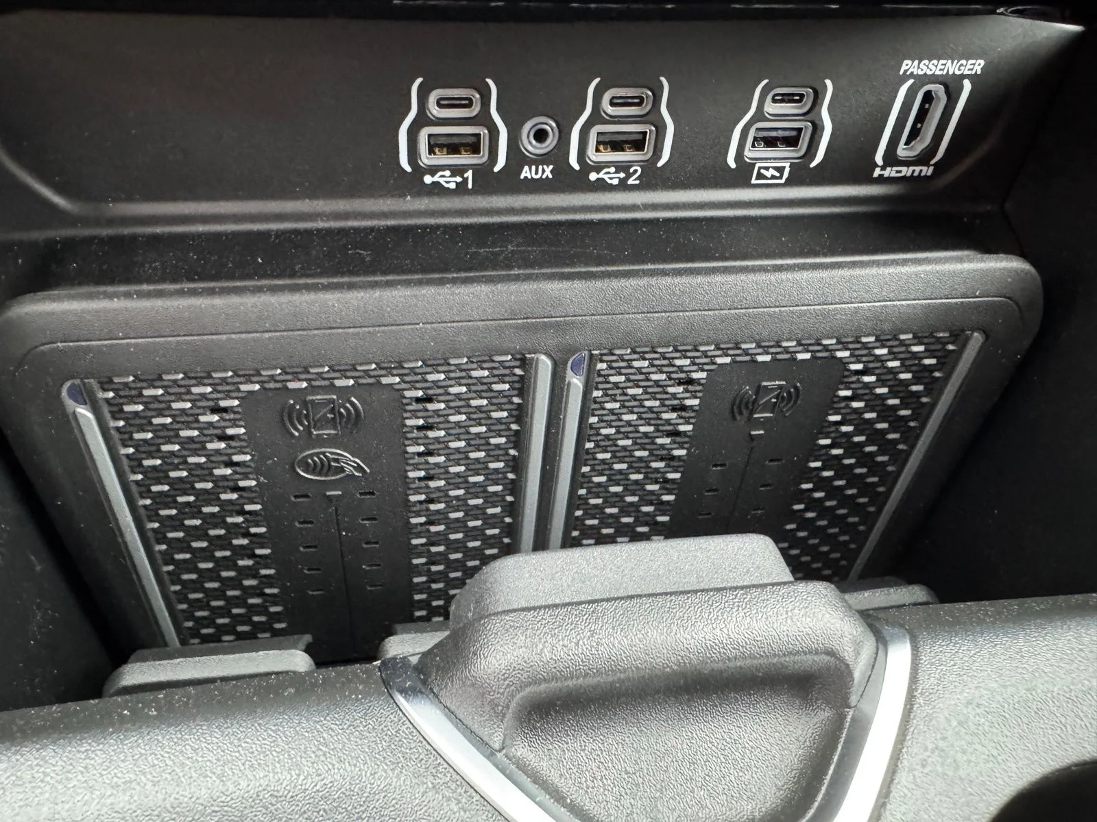 New 2026 Silver Zynith Exterior Paint RAM Laramie image 25