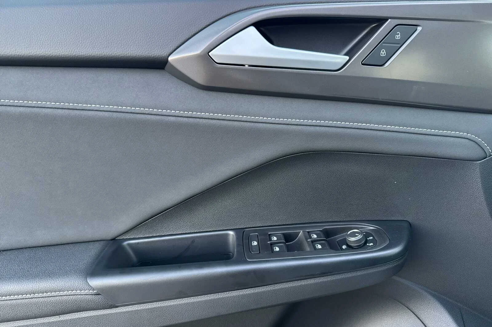 2026 Volkswagen Taos SE Black - Photo 11