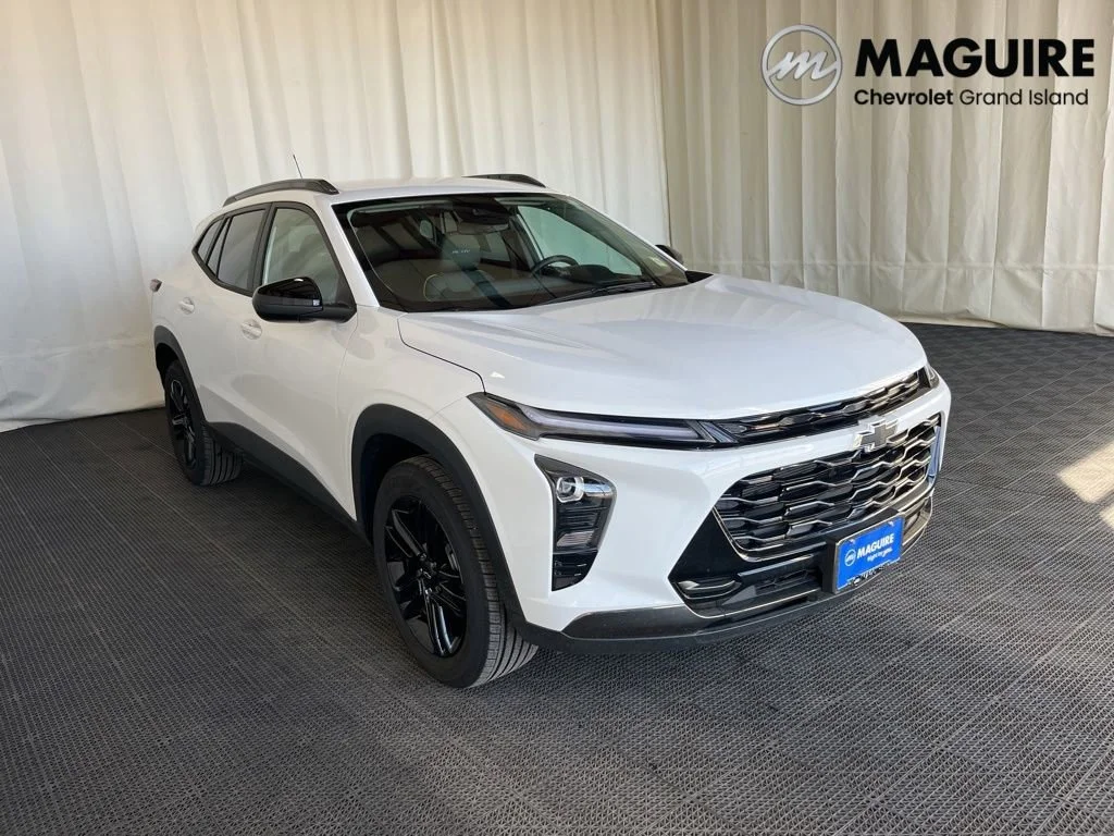 New 2025 Summit White Chevrolet ACTIV image 29