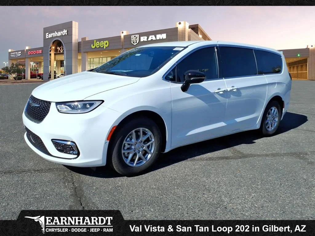 2026 Chrysler Pacifica Select's photo