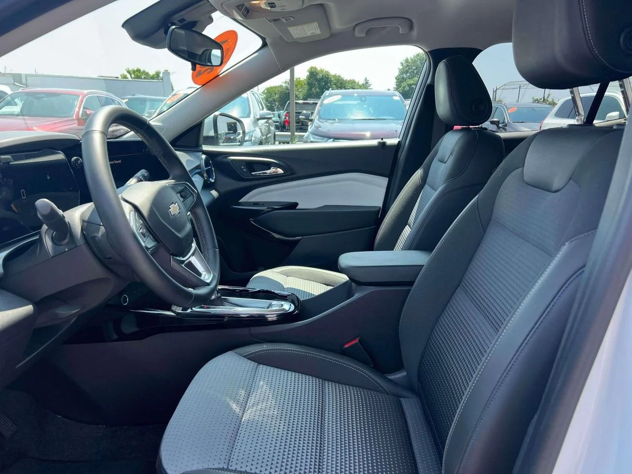Used 2024 Summit White Chevrolet FWD LT image 17