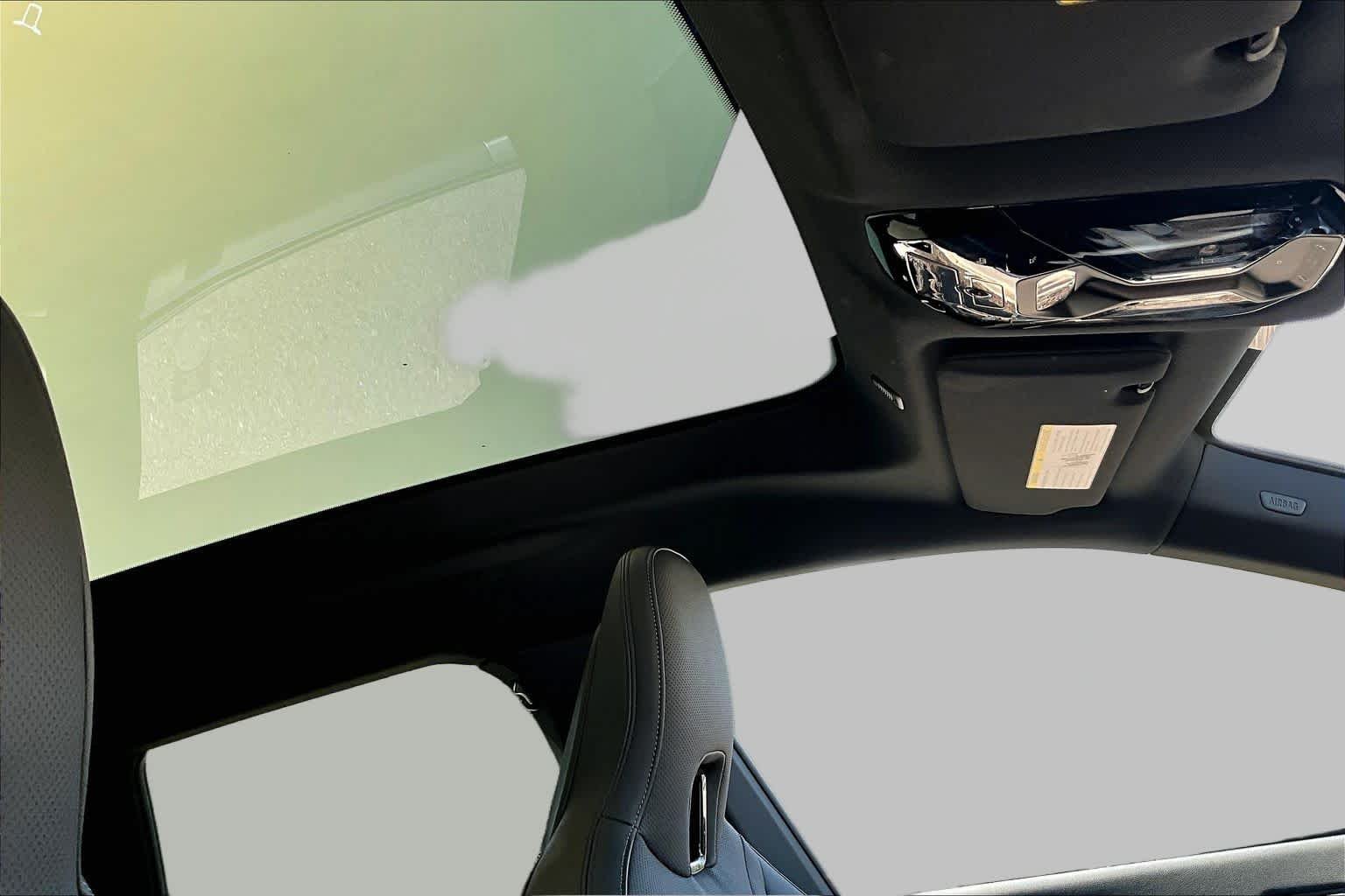 Used 2025 Alpine White BMW xDrive50 image 13