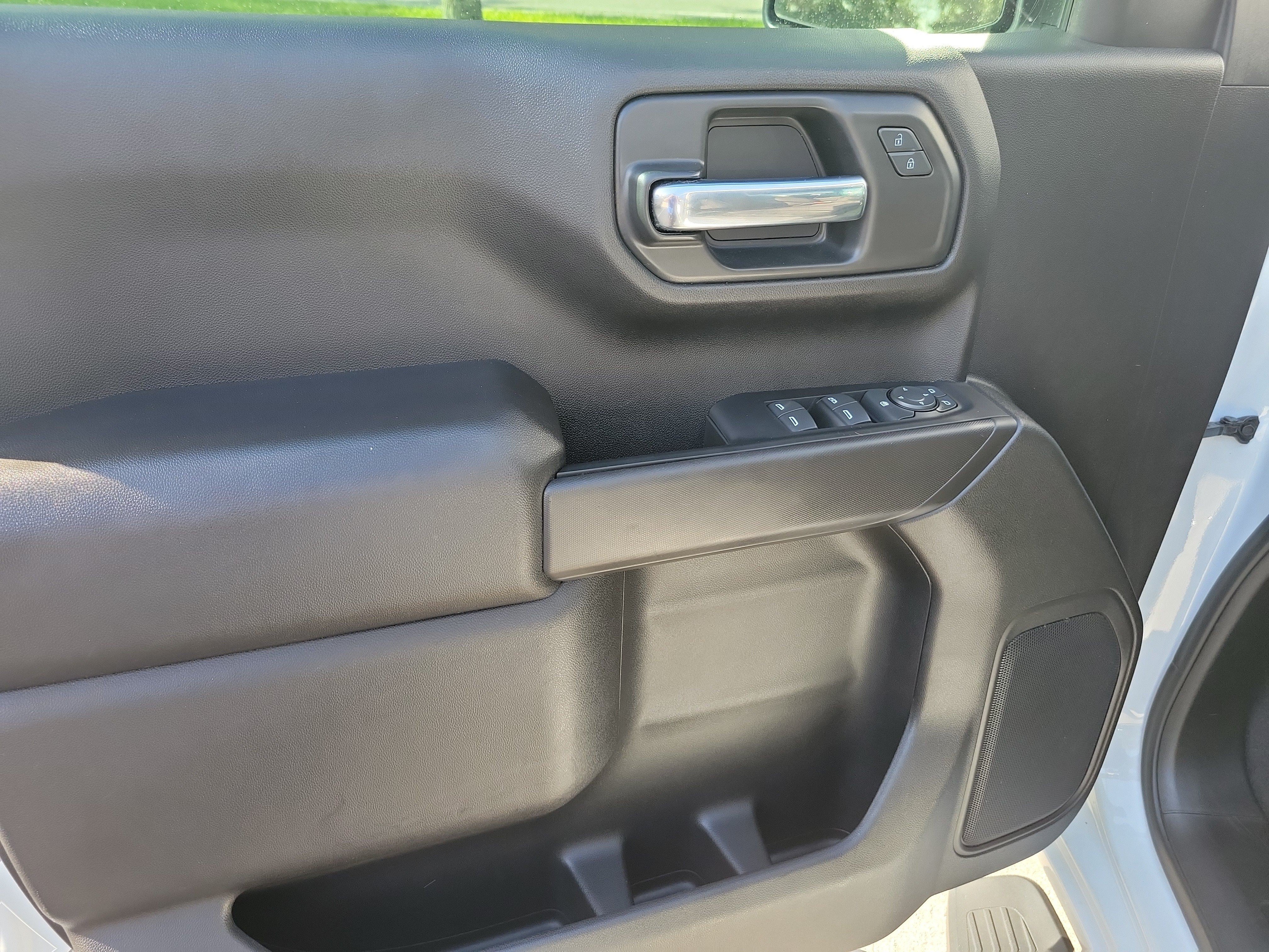 Used 2022 Summit White Chevrolet Custom image 18