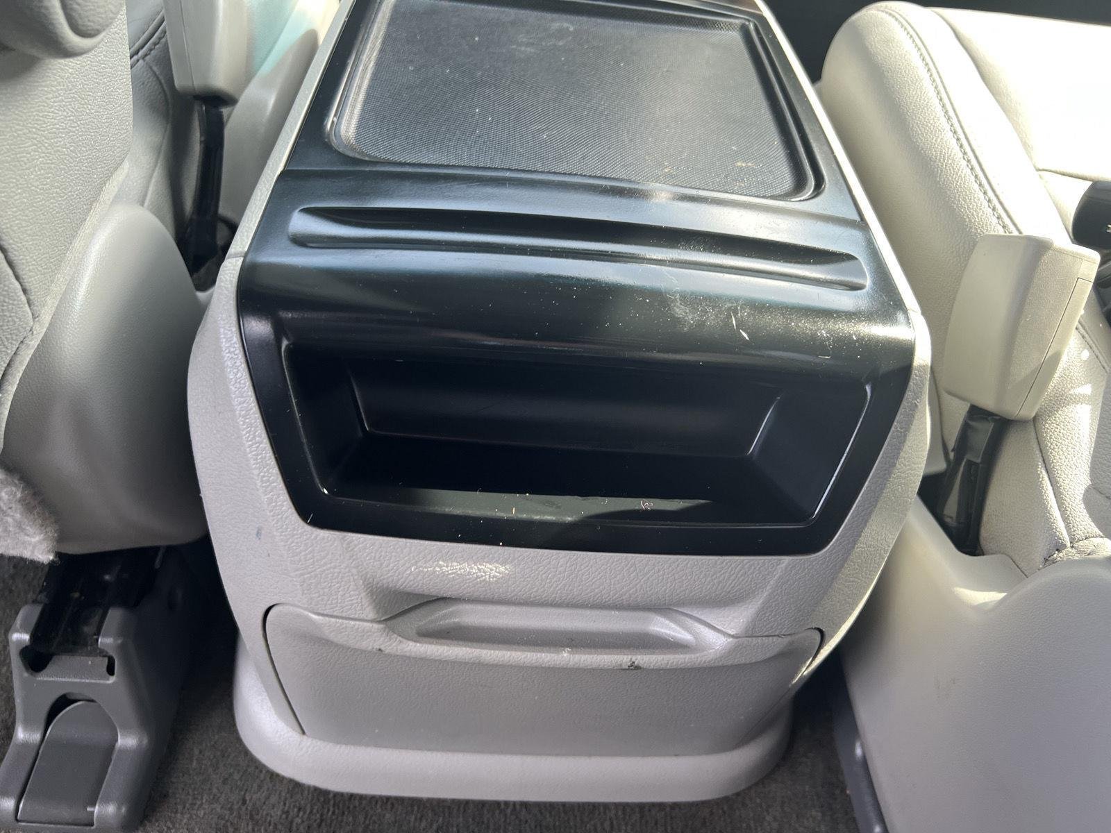 2016 Toyota Sienna XLE - Photo 34