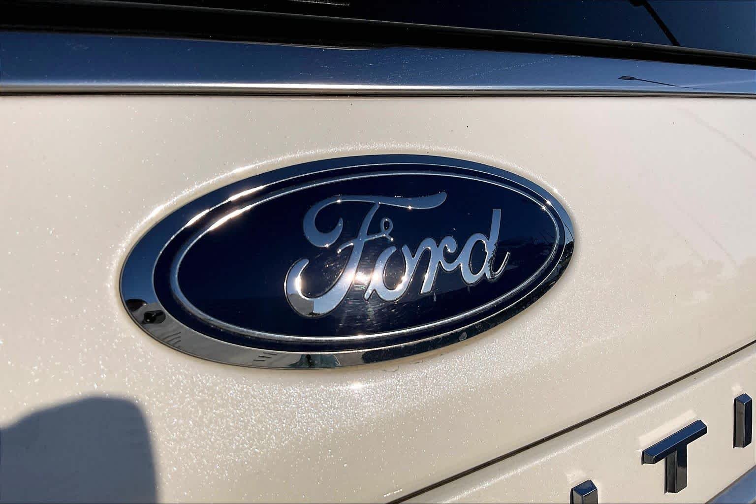 Used 2024 Star White Metallic Tri-Coat Ford Platinum image 31