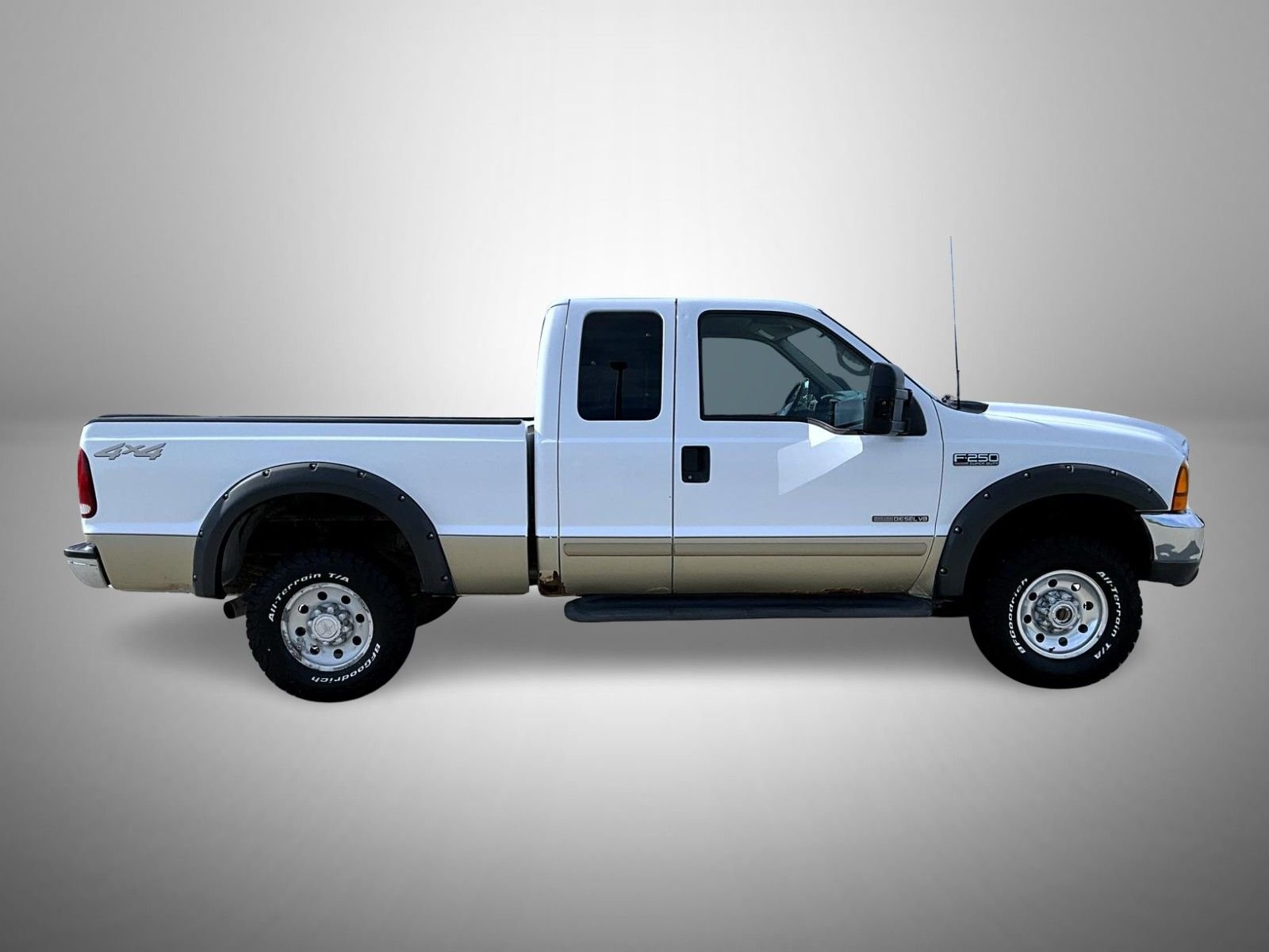 Used 2001 White Ford Lariat image 4