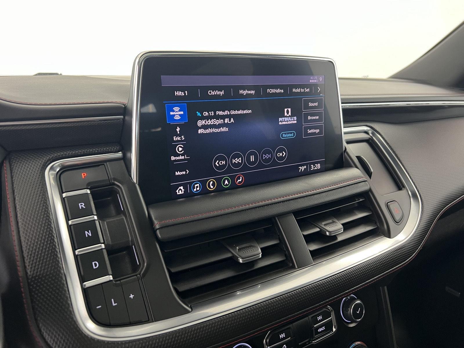 2021 Chevrolet Suburban RST - Photo 16