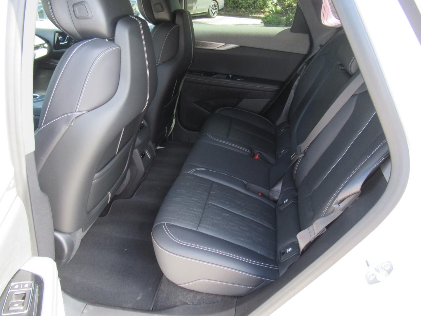 Used 2025 White Cadillac Luxury 2 image 35