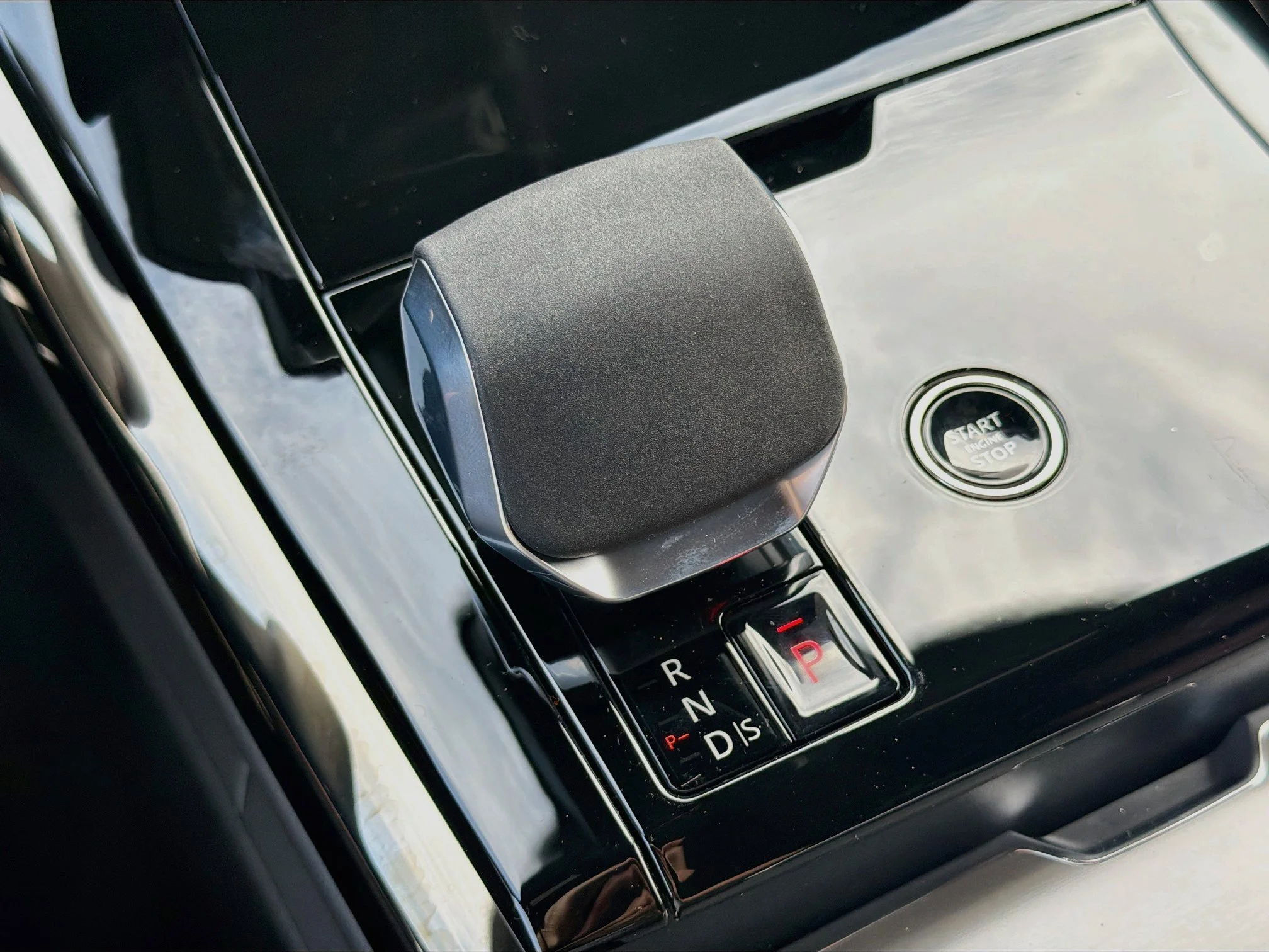 New 2026 Fuji White Land Rover Dynamic SE image 30