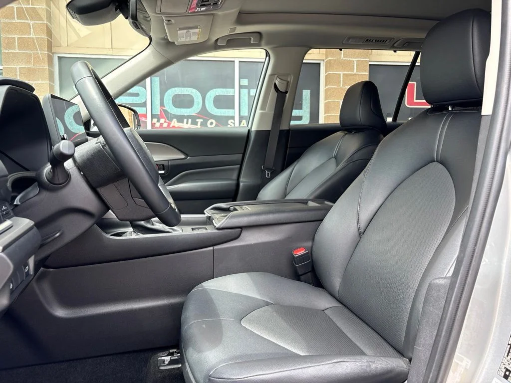 Used 2025 Silver Toyota XLE image 11