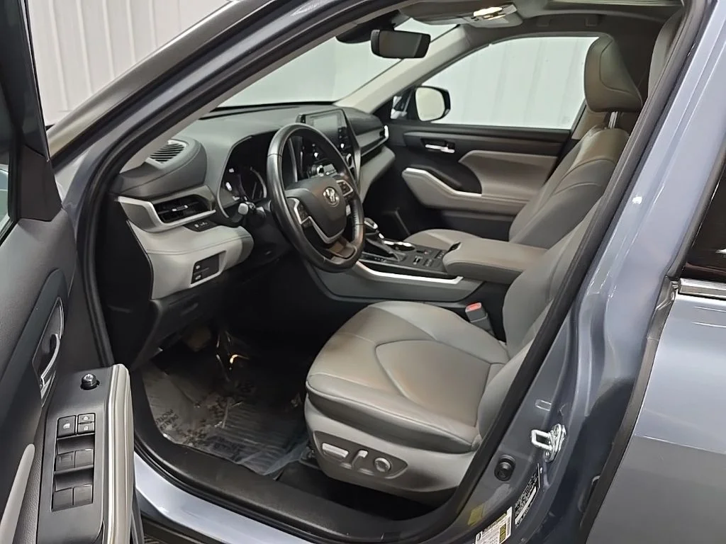 Used 2022 Blue Toyota XLE image 29