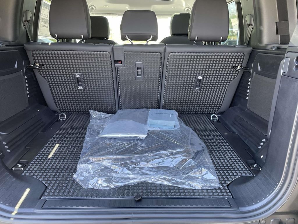 New 2026 Woolstone Green Land Rover S image 18