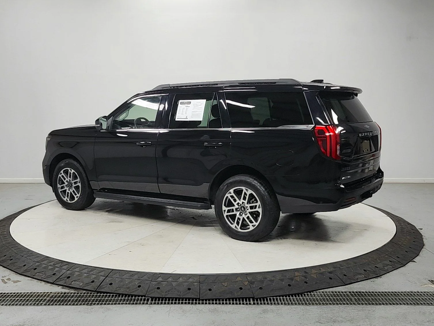 Used 2025 Black Ford Active image 6