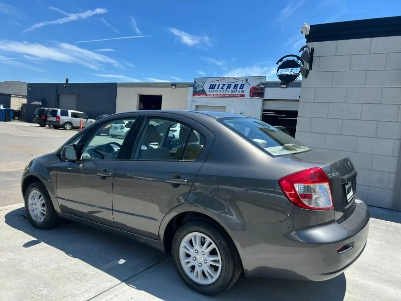 Used 2012 Gray Suzuki LE Sedan 4D image 5