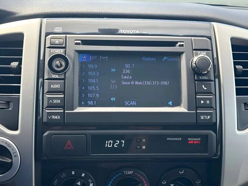Used 2013 White Toyota Base image 8