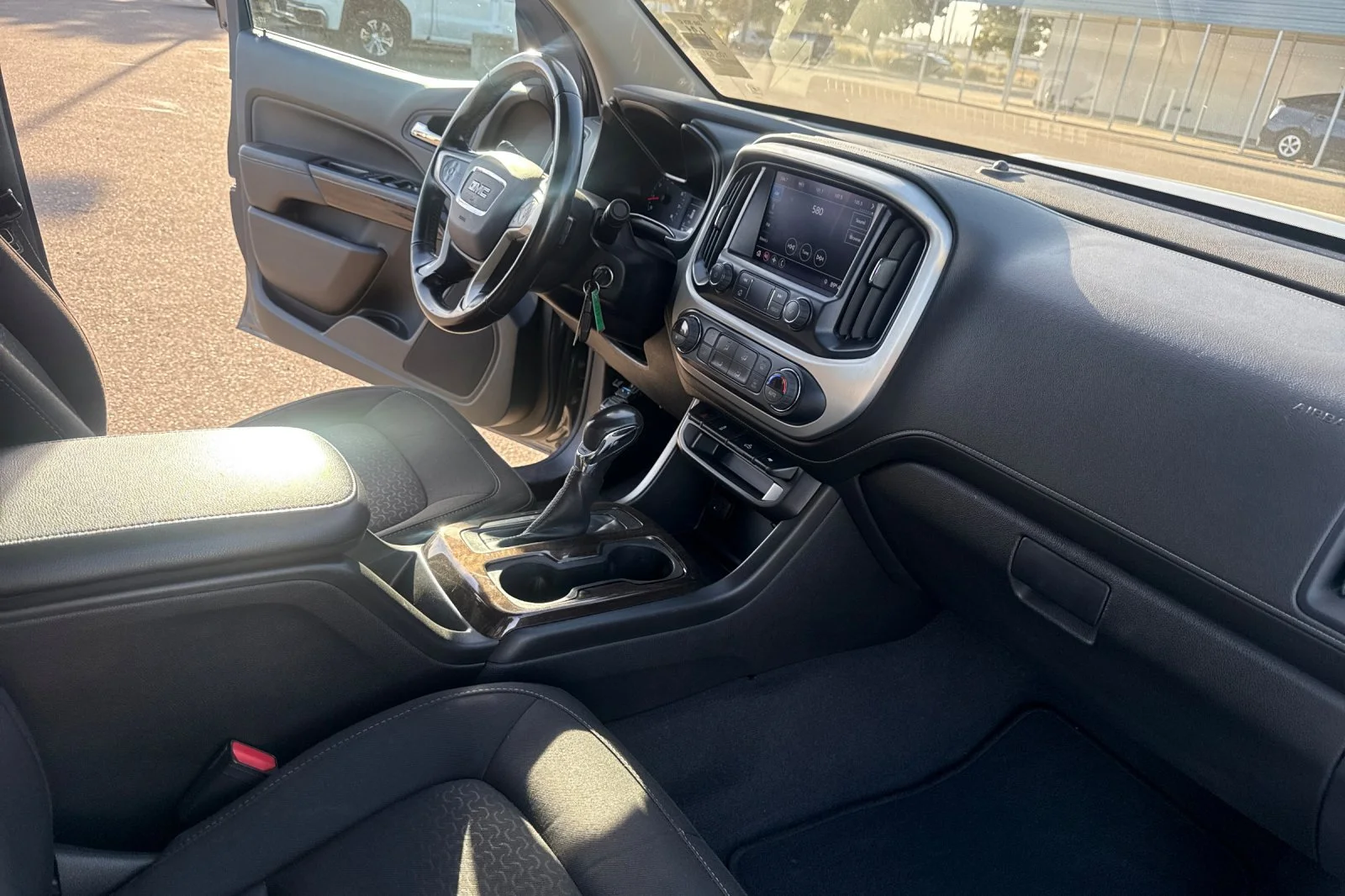 Used 2022 Gray GMC Elevation image 12