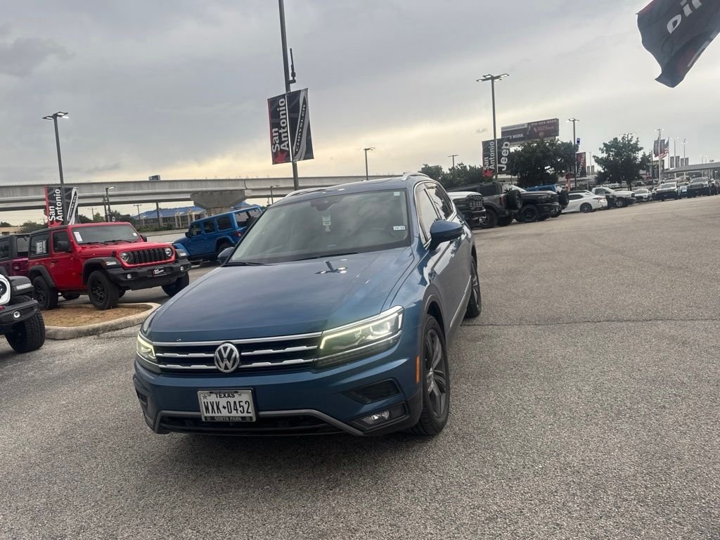 Used 2018 Blue Volkswagen 2.0T SEL Premium image 6