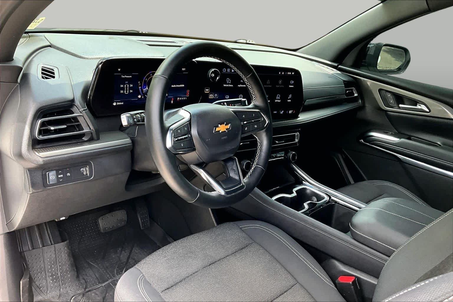 Used 2025 Summit White Chevrolet FWD LT image 18